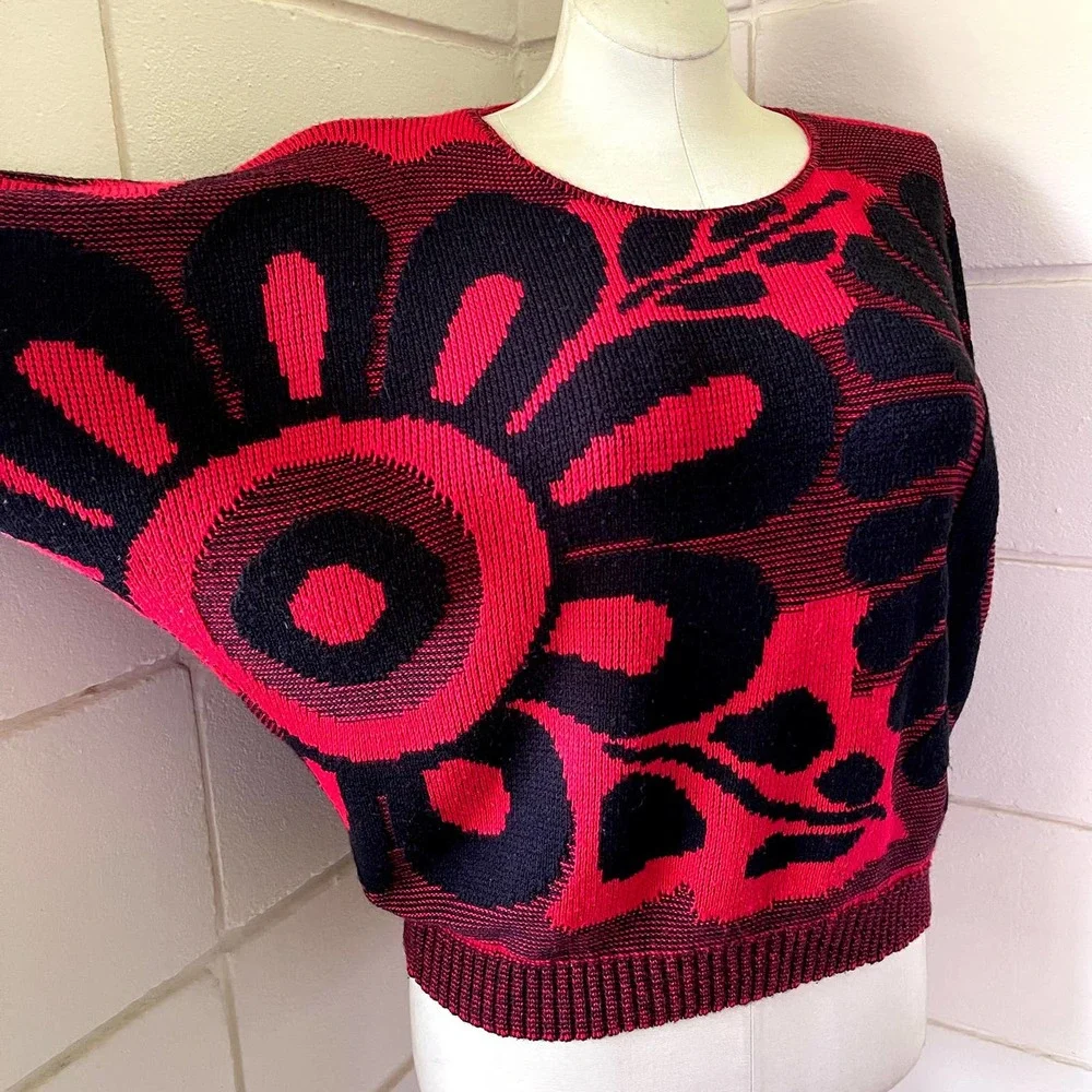 Vintage 80s Black and Red Mod Look Floral Sweater Dolman Short Sleeves Size M L - Picture 9 of 10